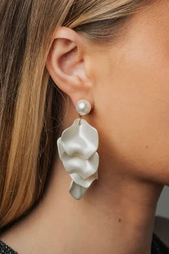 Bow19 Details Pearl Leaf Earrings White